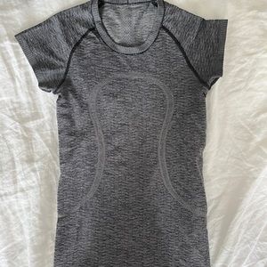 Lulu Lemon Swiftly Tech shirt sleeve tee